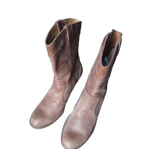 11 Born tan‎ leather boots